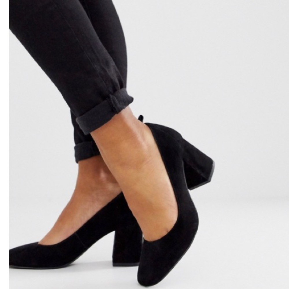 Cute black pumps